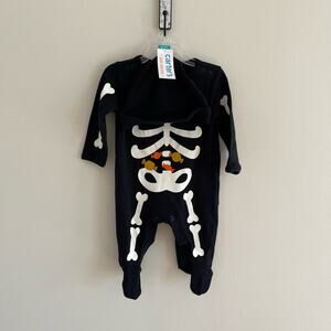 NWT 3 MONTHS CARTER'S SLEEPER AND HAT